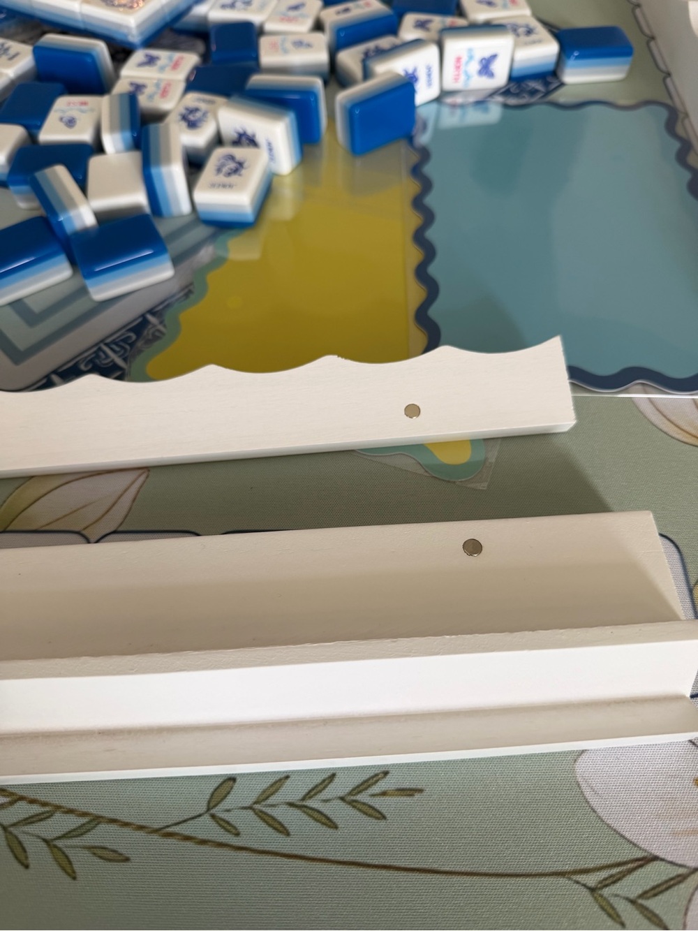 Mahjong Set - Blue and White with green/lemon Tiles, Mat, Wooden Racks - Picture 6 of 16